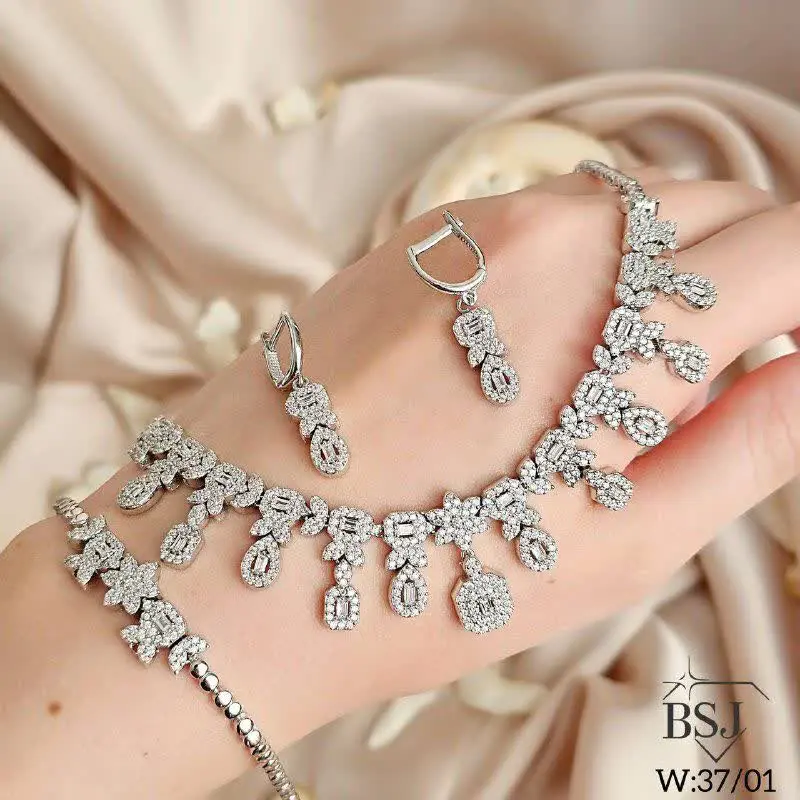 برای رونمایی از یه 
