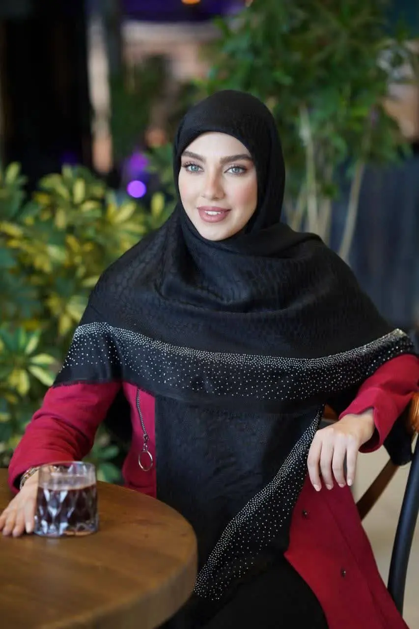🍃 روسری نخ ژاکارد دور نگین 
