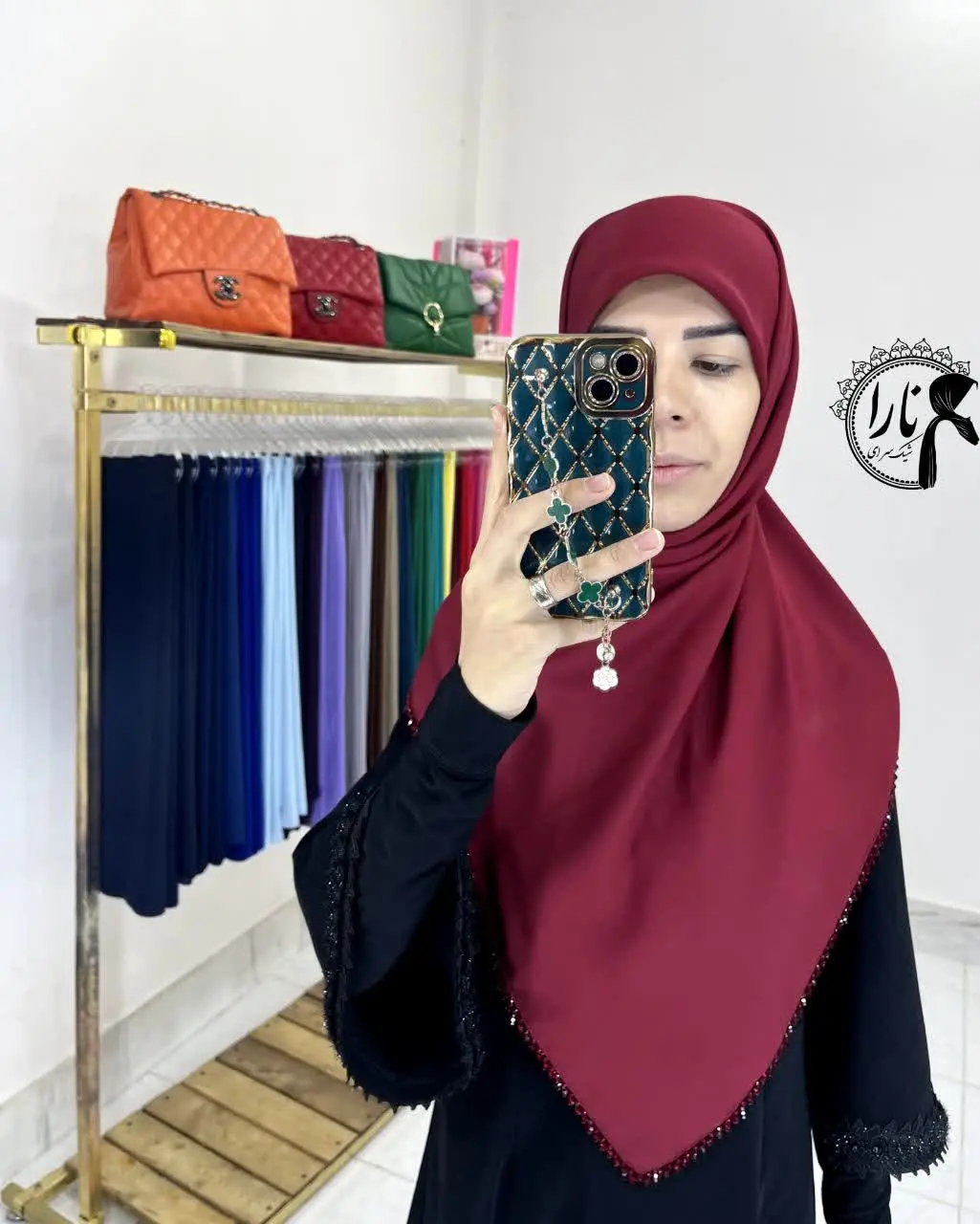 روسری زرشکی کریستالدوزی شده😍
