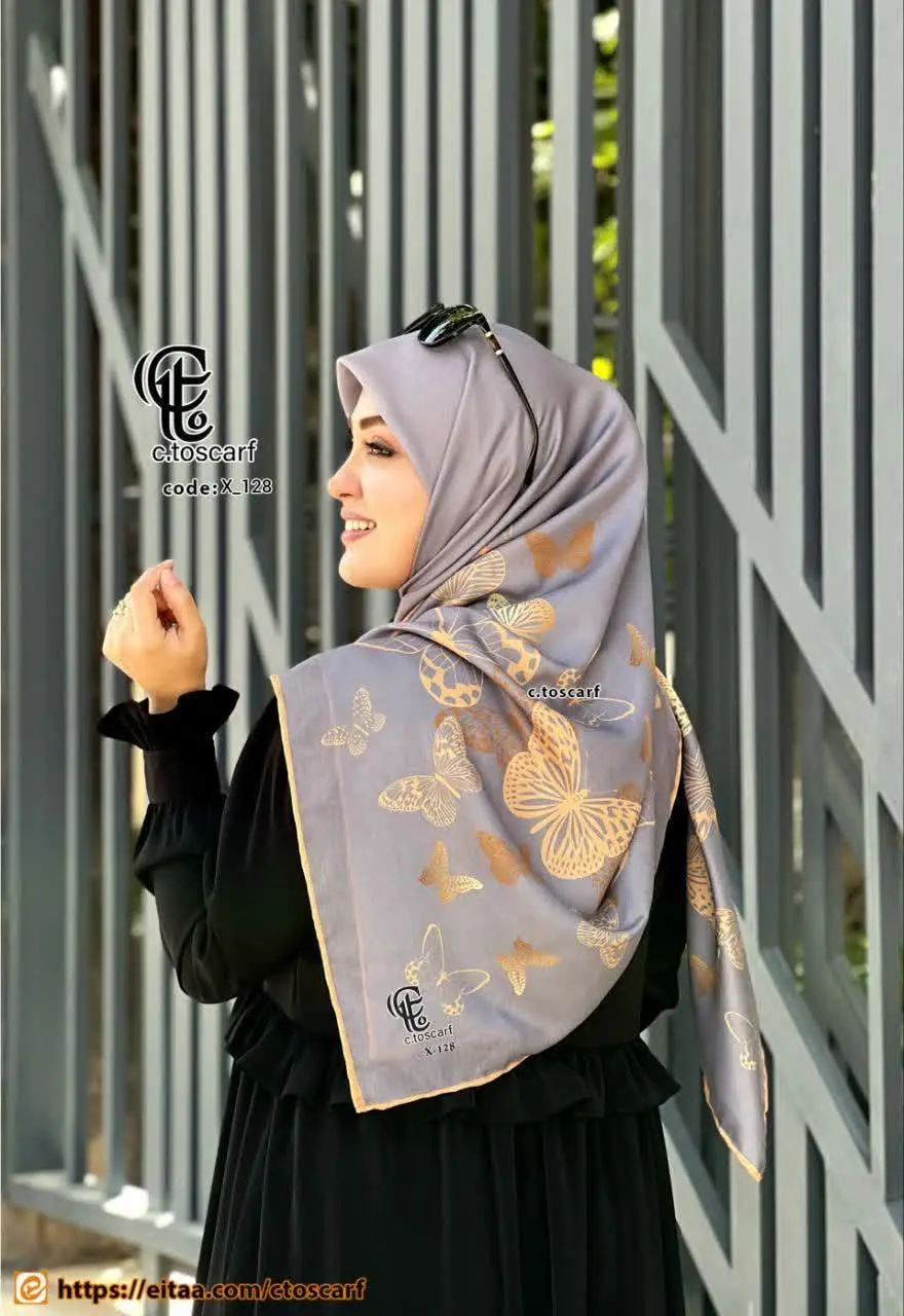 پروانه‌های طلایی رو زمینه طوسی خیلی صحنه قشنگی ایجاد کرده🌱
