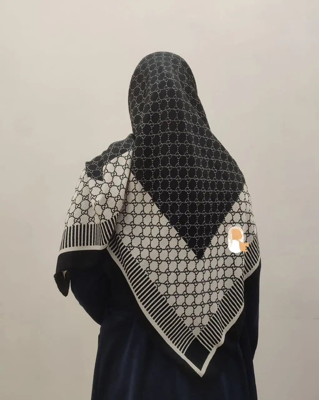 این سه تا روسری مجلسی طرح گوچی هم که نیاز به تعریف نداره 😉
