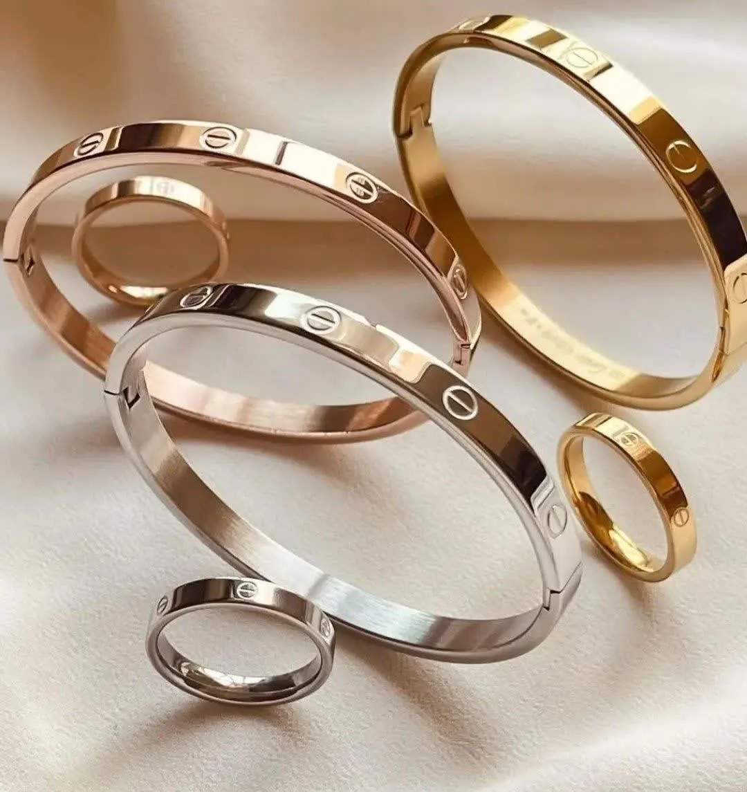 دستبند کارتیه معروف به دستبند عشق ❣️
