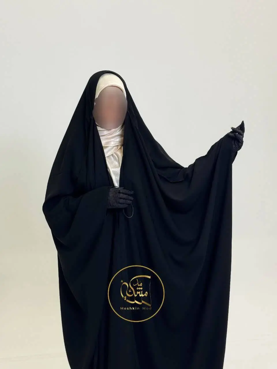 کاربرد: مناسب برای مراسم مذهبی، استفاده روزمره، مشاغل رسمی خانم‌های جوان چادر اکثرا از این مدل استفاده میکنن❇️
