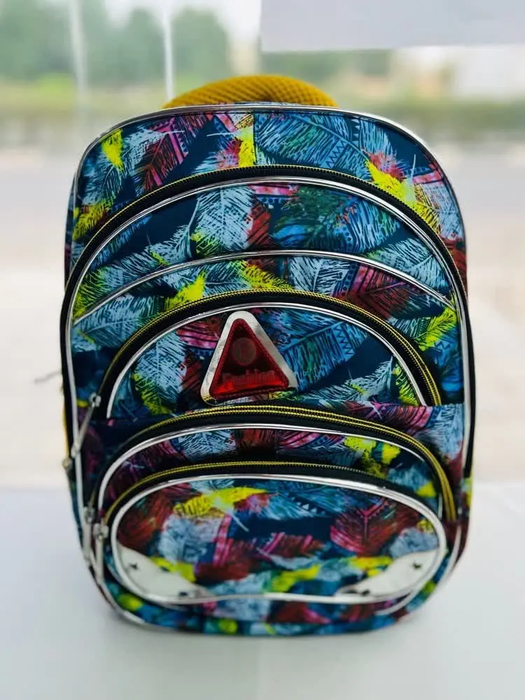 کوله پشتی طرح برگ 
