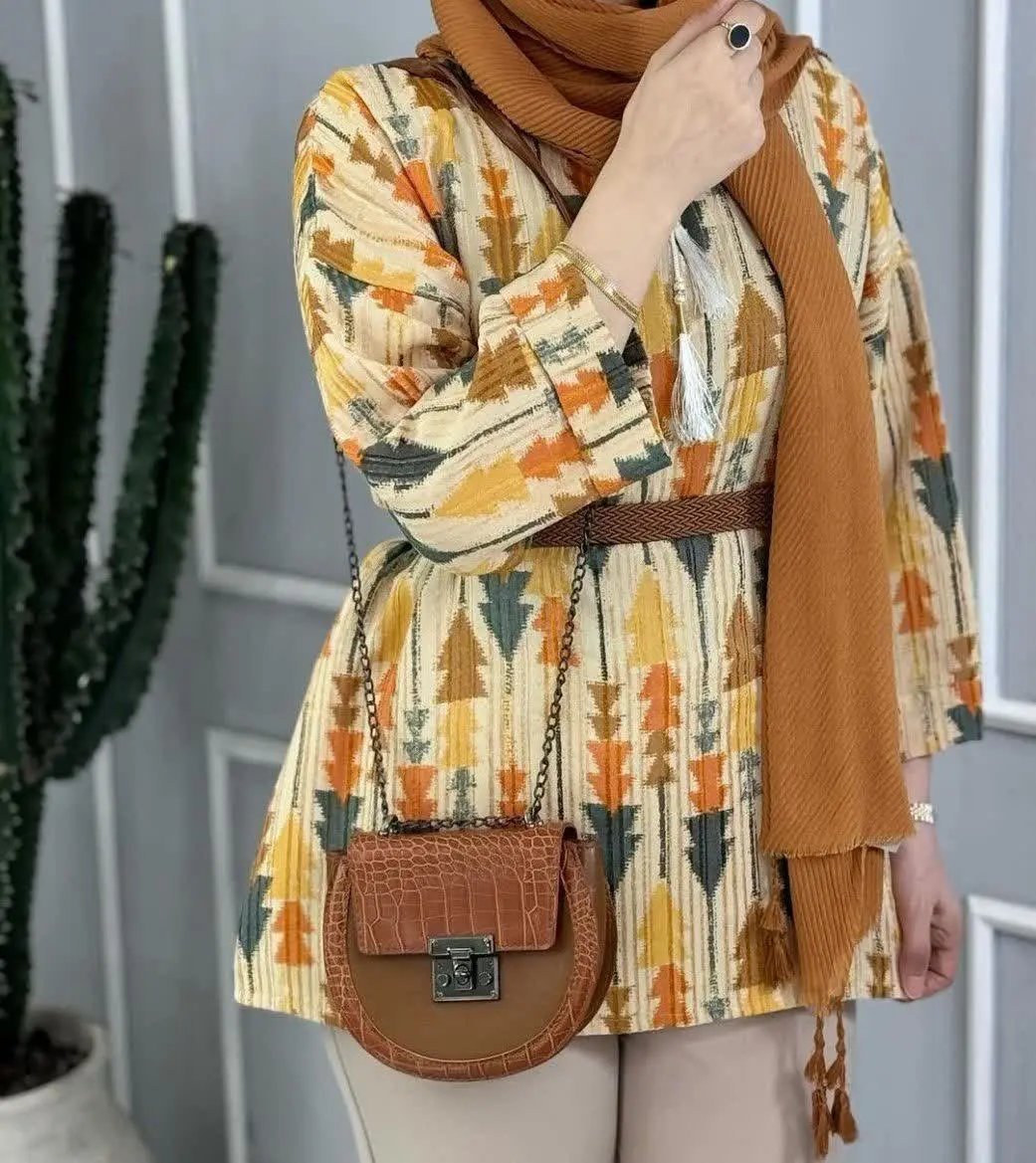 یه تونیک بسیاااا خوشگل و زیبا و پر طرفدار 🤩 یه کار اسپرت که با هر مدل شلواری ست میشه🤩 جنس عالی و با کیفیت تنخور بسیار زیبا و جذاب😍👌
