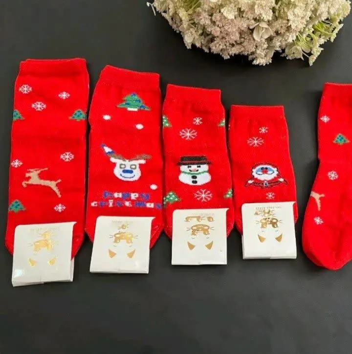 جوراب طرح یلدا و کریسمس فانتزی نیم ساق دولا نخ
