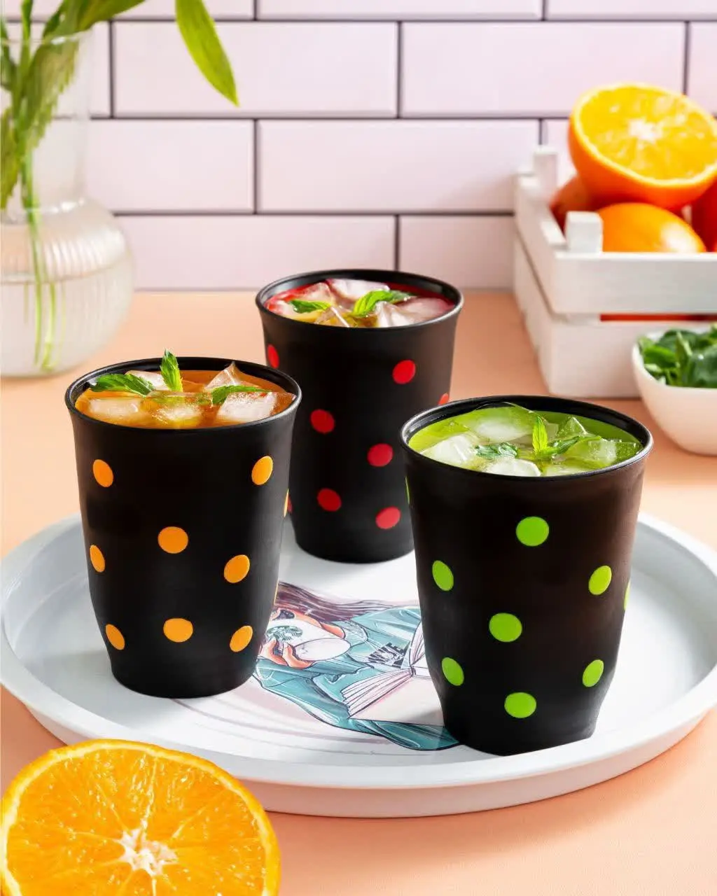 لیوان پلاستیکی خالدار
