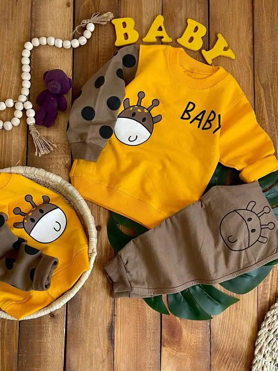 از اون لباس هاست که بچه‌ها عاشقش میشن 🥺🥺
