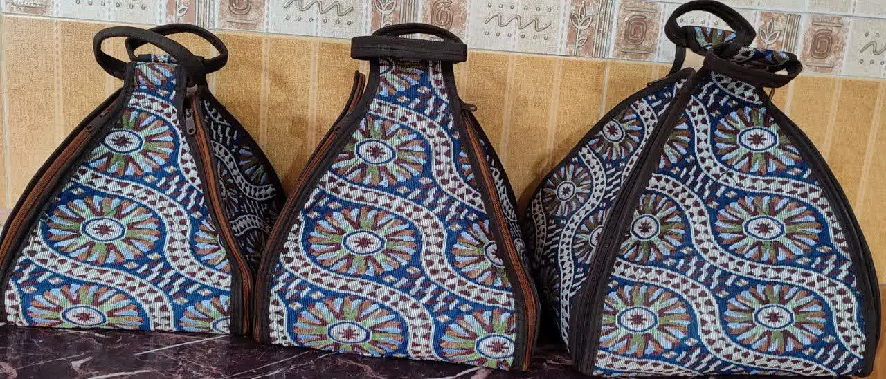 ست جاقابلمه در ۳ سایز. جنس ترمه استر دار بسیار محکم وبادوام. دسته دار
