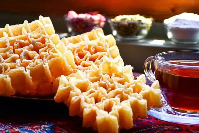یه عصرانه عالی 😋 با شیرینی پنجره‌ای معروف 
