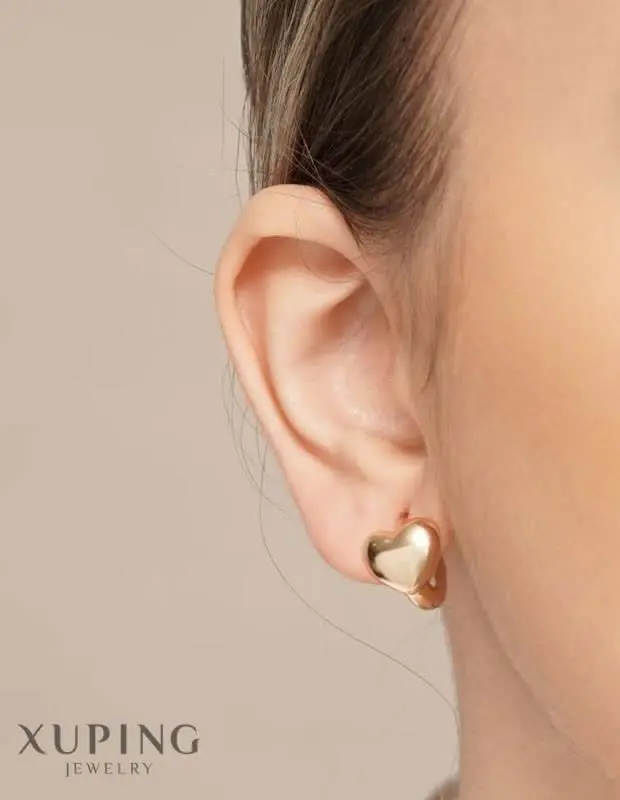 نمای ظریف و با آویزای نقلی 
