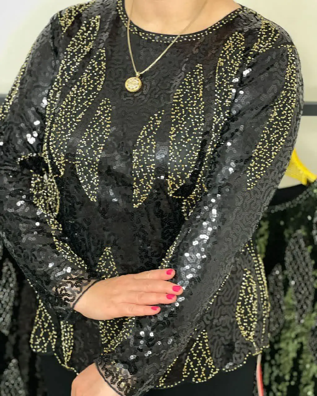 شومیز کارشده گیپور پولکی گل دوزی مجلسی بسیار زیبا 💣👌🥰😍
