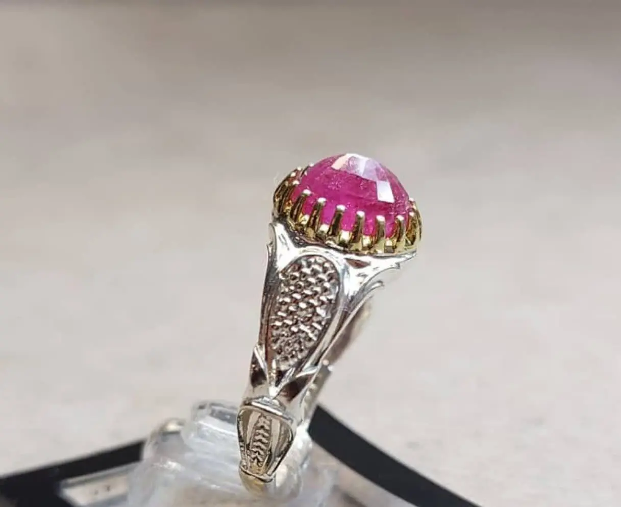 ✴️ انگشتر نقره با نگین یاقوت سرخ آفریقایی
