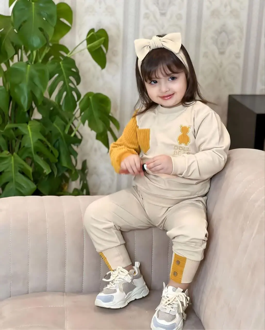 خوشگلمون برای چندمین بار شارژ شد😍😍
