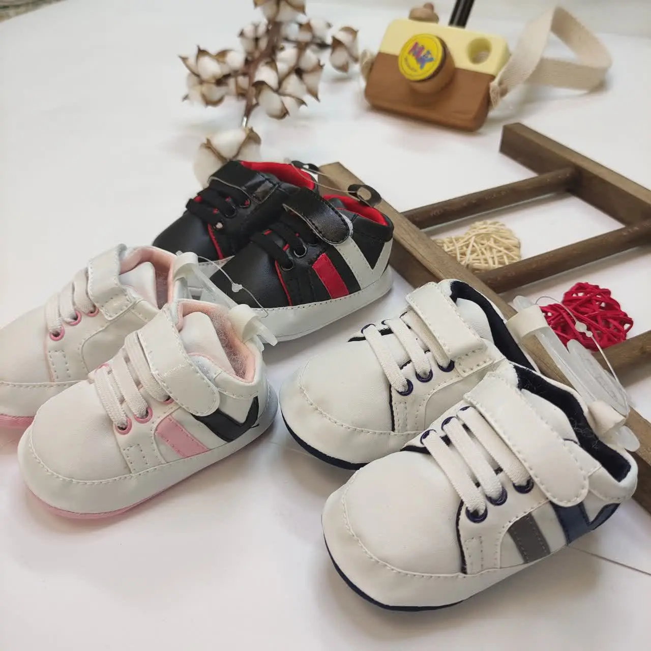 پاپوش مدل وی (V) اسپرت نوزادی و کودک کد ۷۲۰۰۳ 
