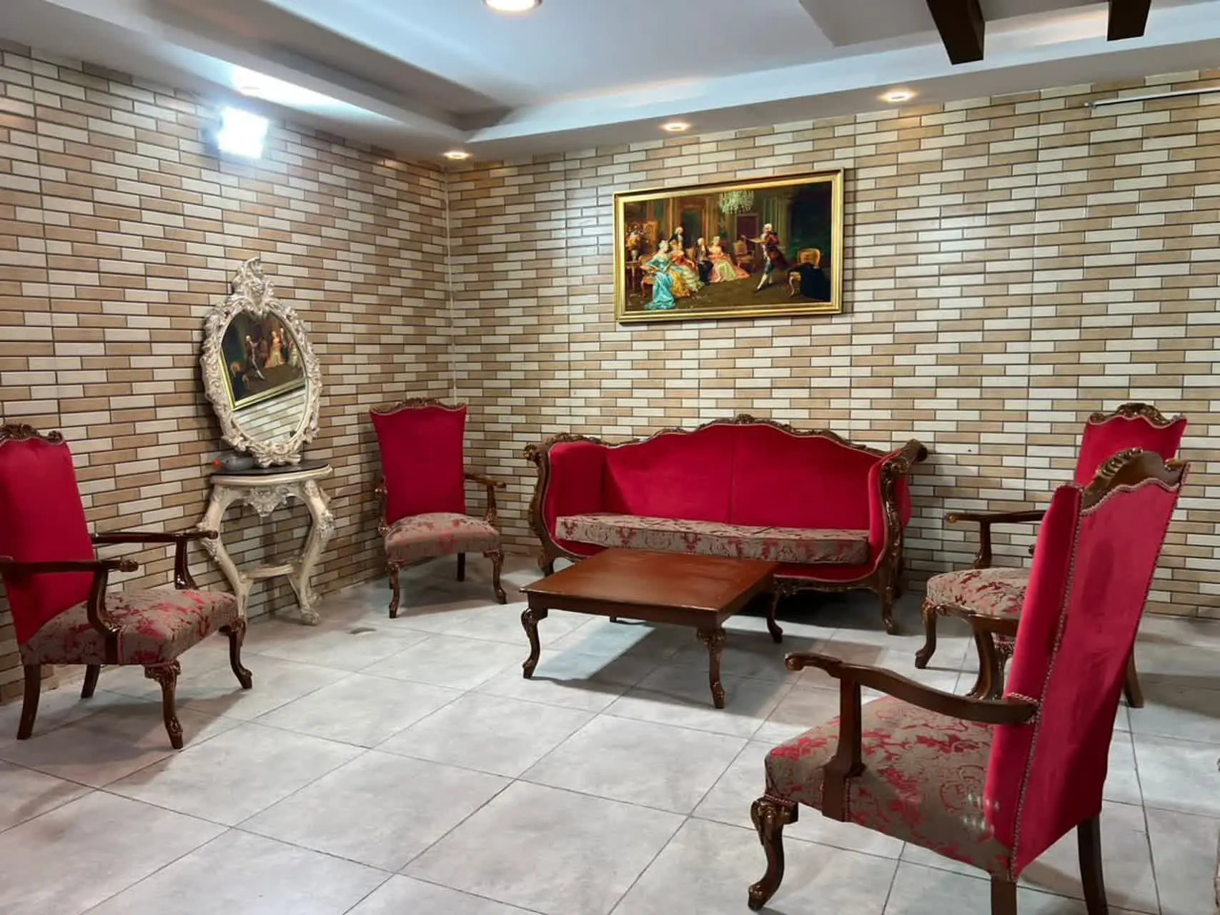 مبل ۷نفره به همراه غذا خوری ۶نفره تمام چوب ((راش)) مدل ((چپندر)) بسیار شیک با (پارچه ترک)) به همراه جلو مبلی و ۲عسلی قیمت ۳۸