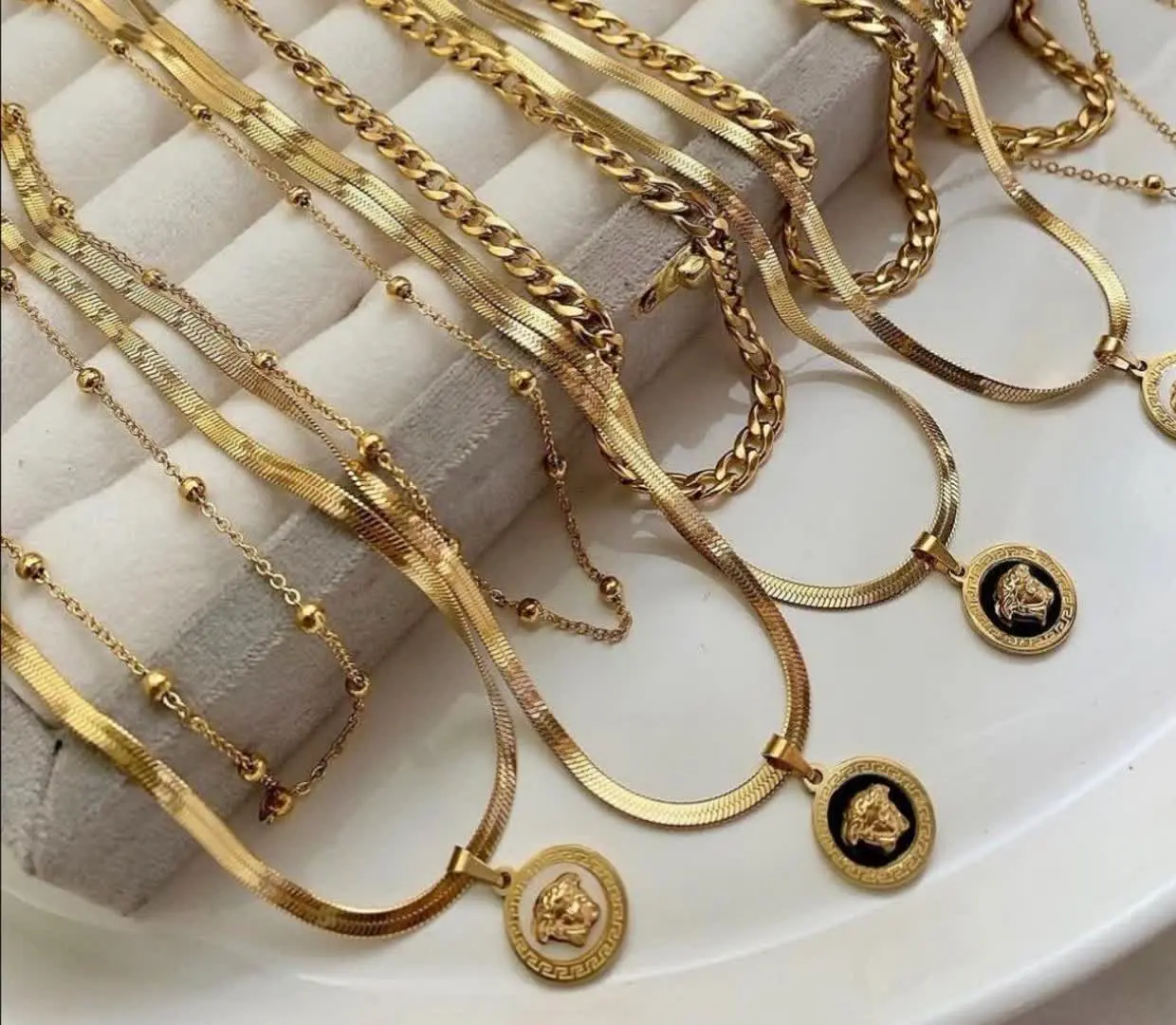 دستبند اینا یادتونه 😌
