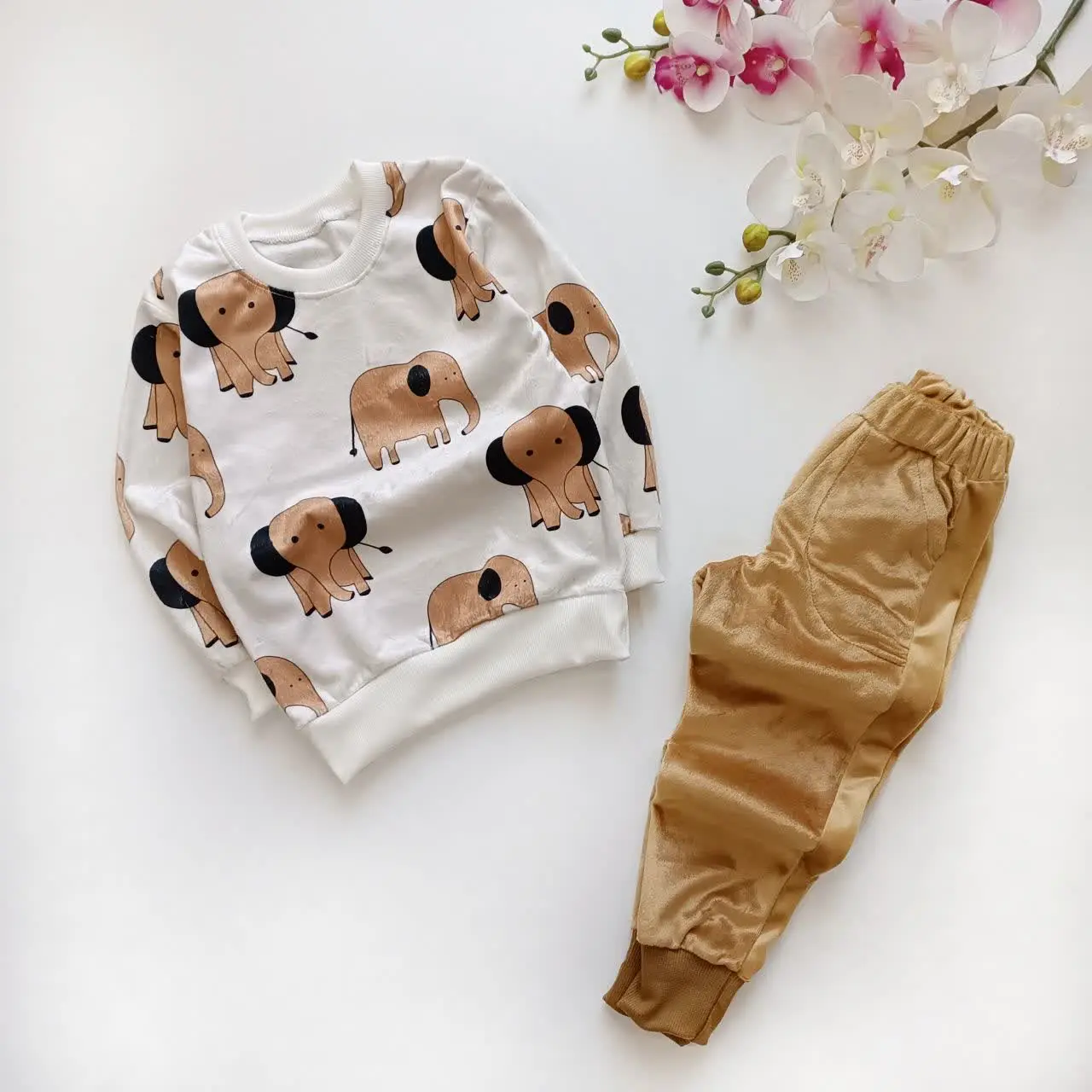 بلوز شلوار مخمل فیل کوچولو😍😍
