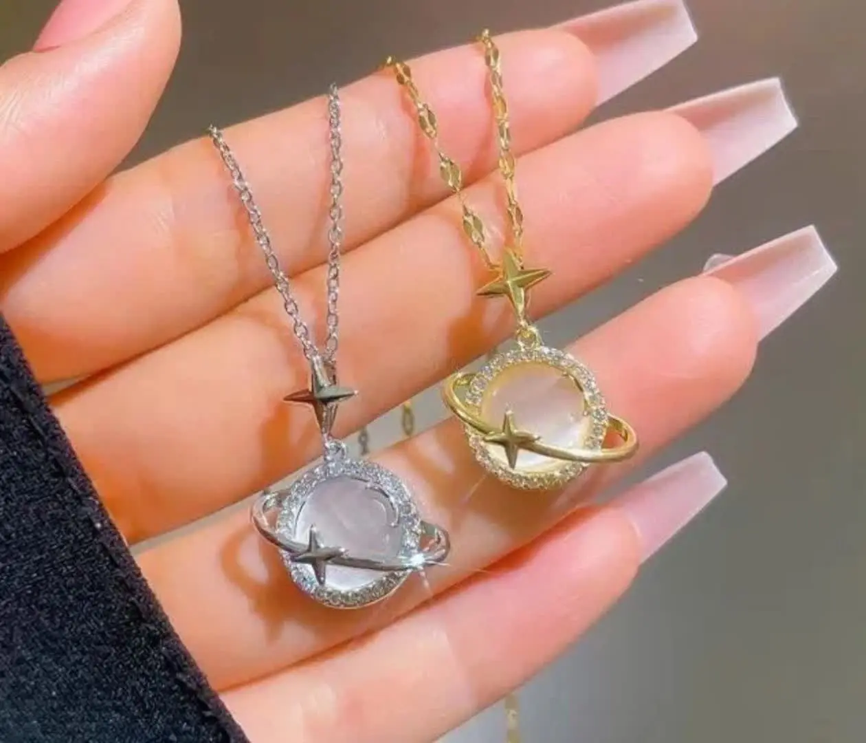 خواستم بگم تعداد گردنبند زحل بسیار محدود شده خانوماااا😌
