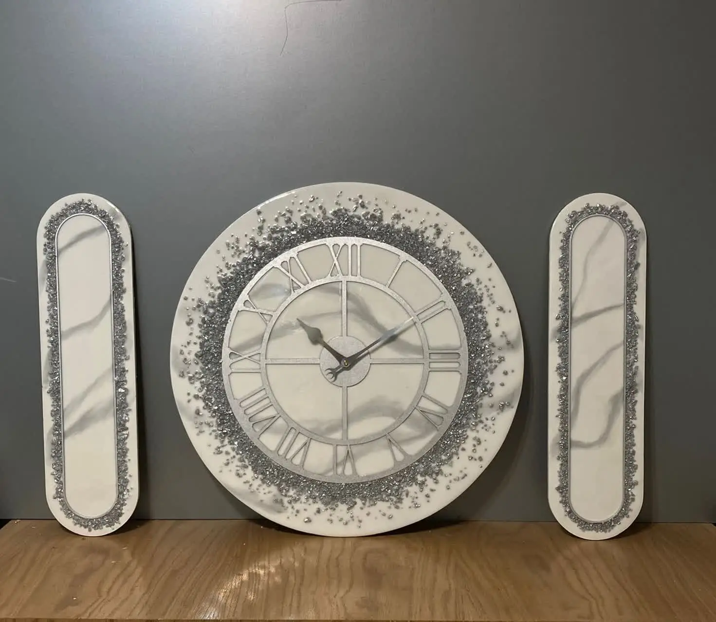 این ساعت شیک و پرفروش عالیه برای هدیه دادن 👌شما میتونید متن💌 موردنظرتونو بدین همراه ساعت برای کسی که میخوایدسورپرایزش کنید ارسال بشه🤩💖
