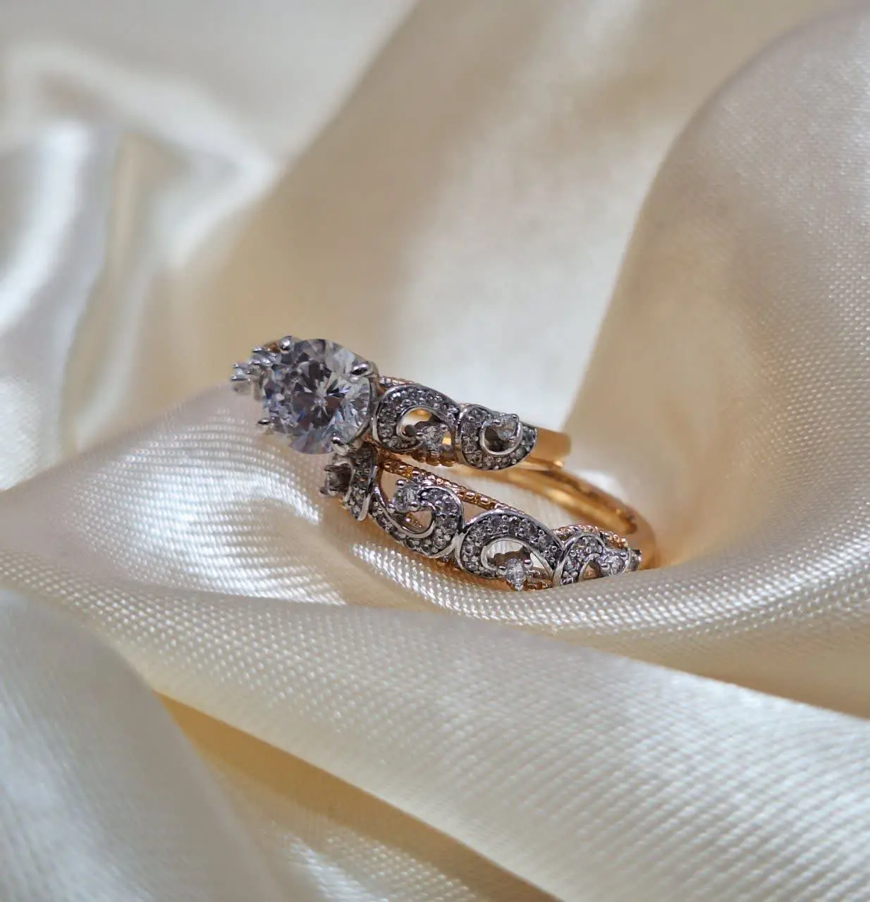 انگشتر حلقه و پشت حلقه؛ 
