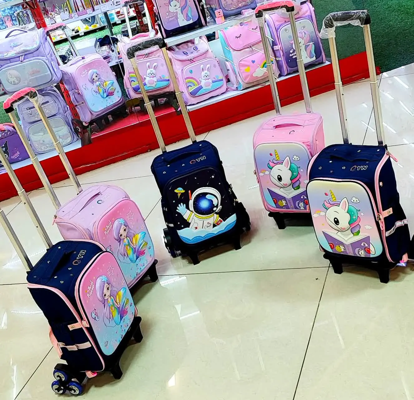 😊کوله‌های QYN شارژ شدن. همه طرح‌ها. برای بار چندم؟! بار صدم به بالا. اگر از این کوله سالهای پیش از ما نخریدید اولین پیشنهاد من به شما این کار هست. انقدر با کیفیت و فول آپشنه که داخل پست بعدی