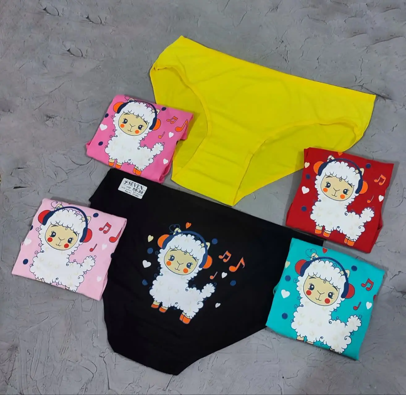 شورت نخی زنانه بسیار سایزبزرگ
