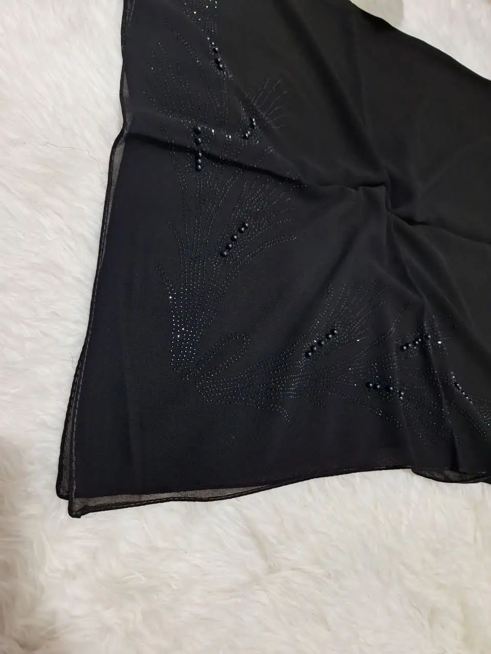 🌾 #عنوان: روسری مشکی مجلسی دوردوخت نگینی
