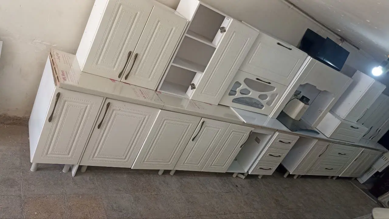 کابینت ممبران حدود ۷متر زمینه ۷متر دیواری آکبند هست 
