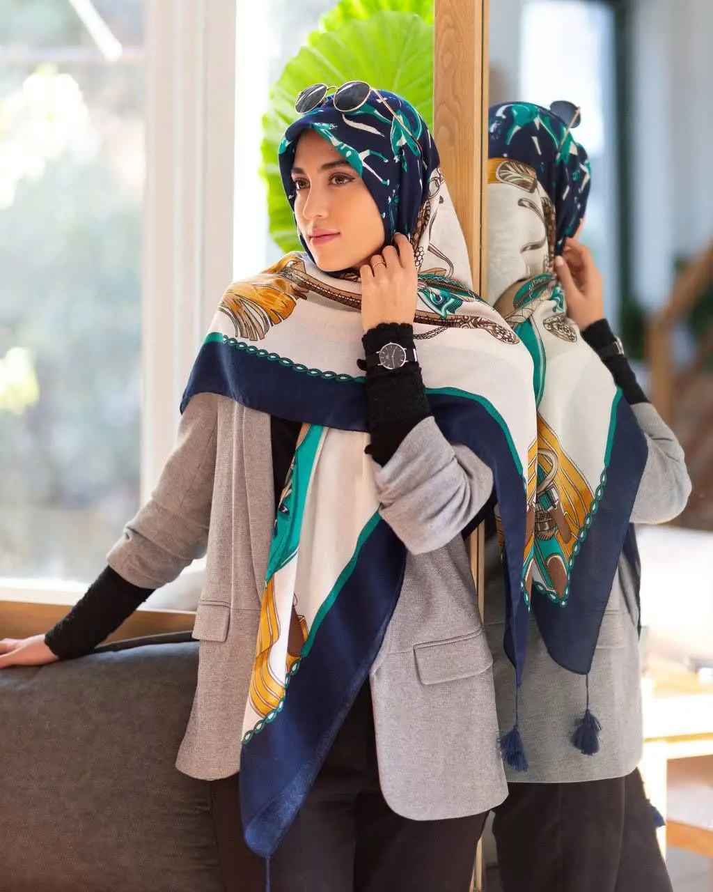 روسری نخی سیا اسکارف منگوله دار
