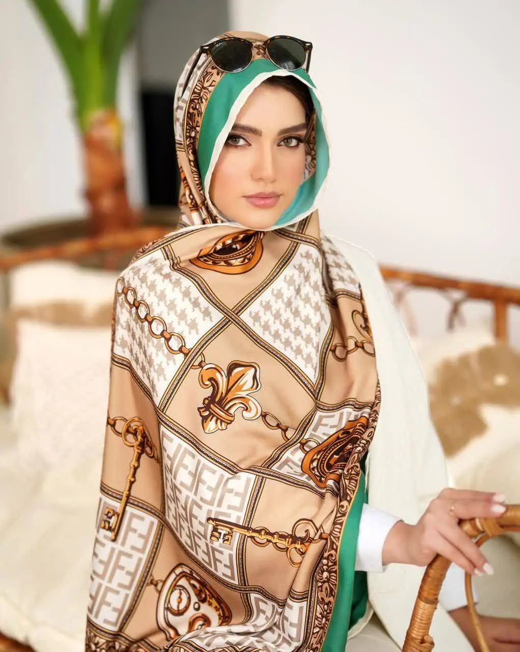 اگه یه شال شیک و مجلسی 

