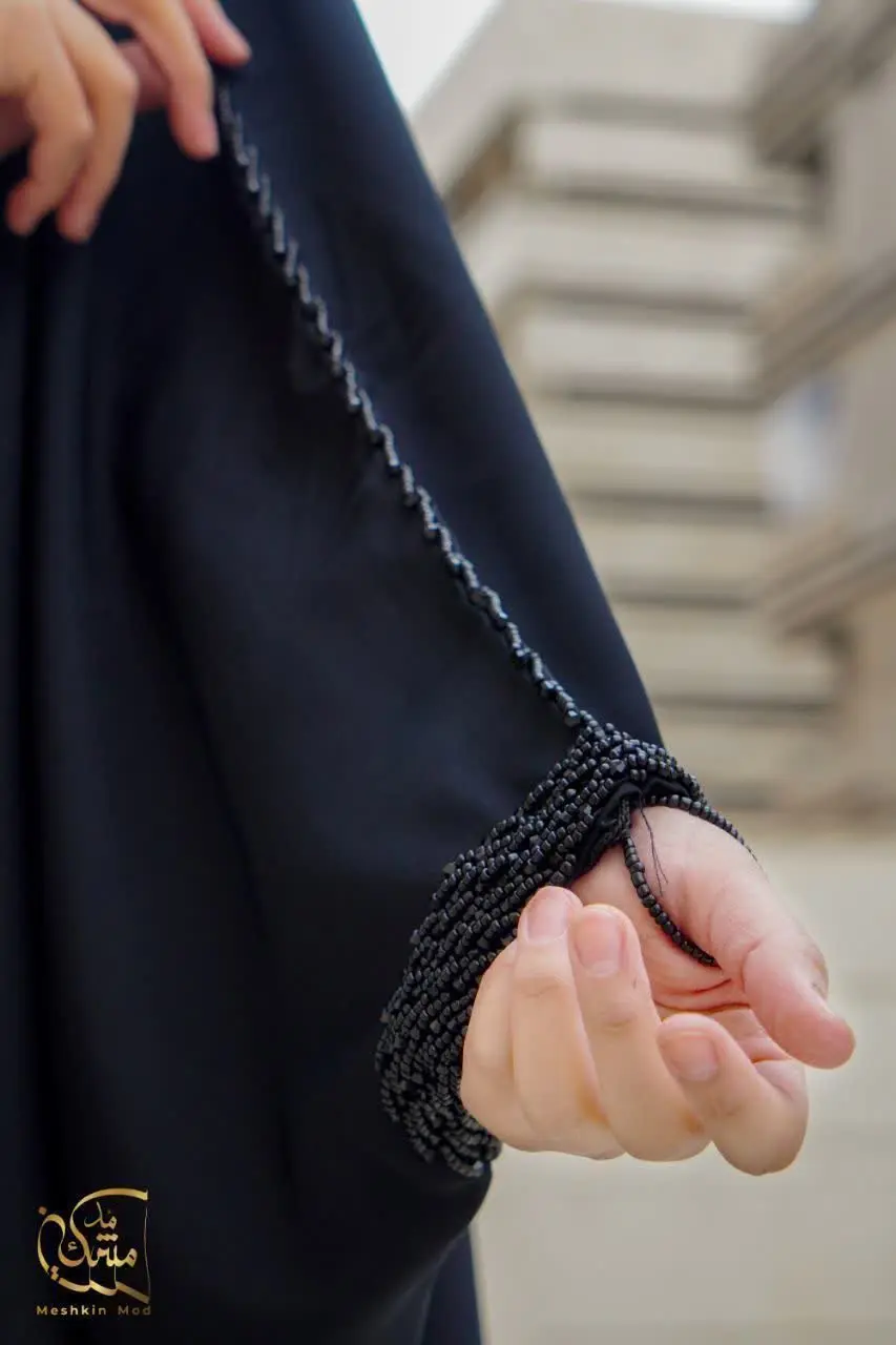۳⃣جواهر دوزی این مدل از روی مچ چادر شروع شده و تا بالای سر ادامه داره😊
