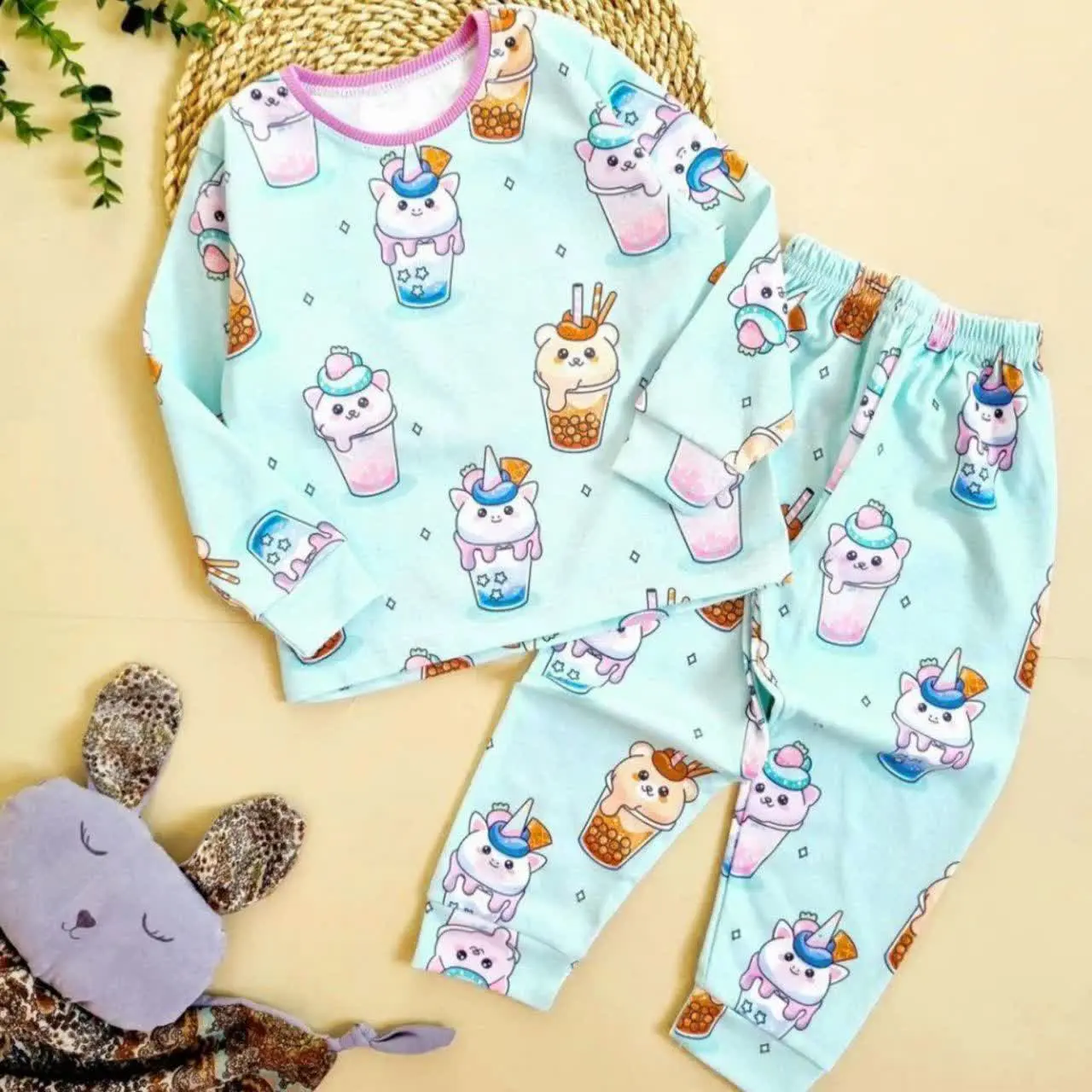 دلم ضعف رفت واسه این ست راحتیا از
