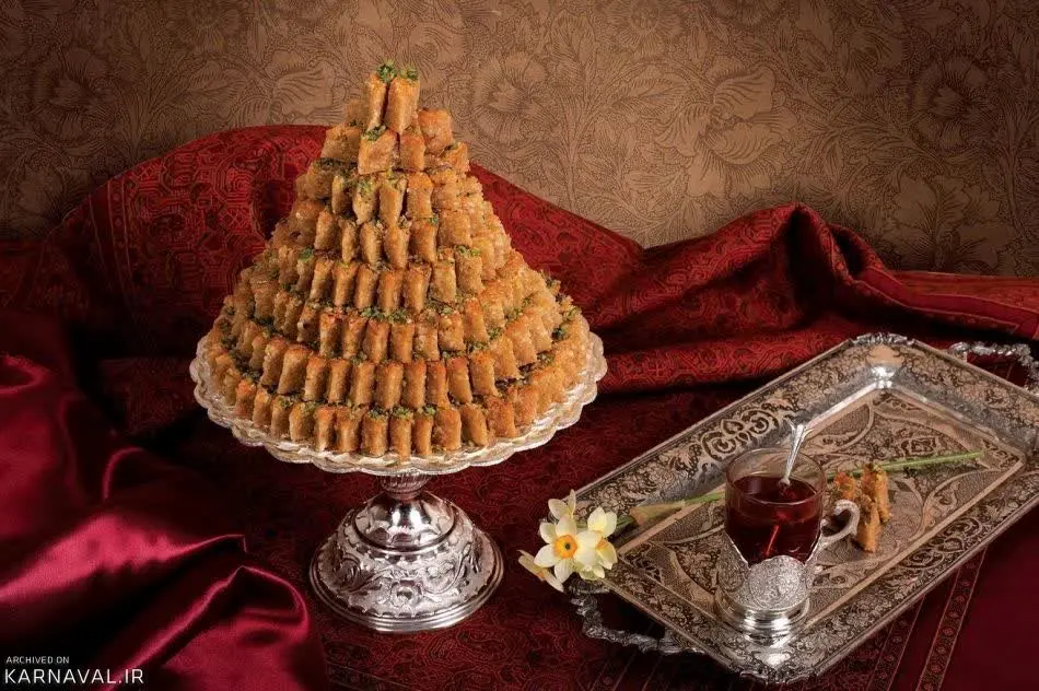 باقلوا را میتوان به عنوان یک نوع دسر هم سرو کرد باقلوا با چای در بعدازظهر بعد از خستگی طعمی به یاد ماندنی در ذهن ایجاد میکند. باقلوای یزدی از آرد و مغزیجات و شربت گلاب درجه یک و زعفران تهیه 