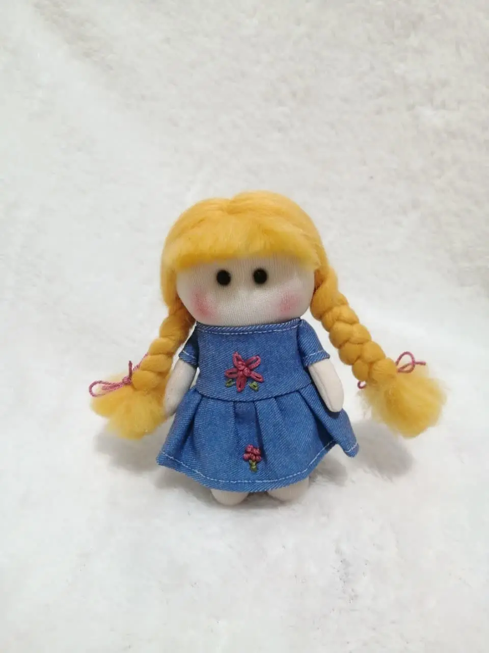 عروسک نمیدونه
