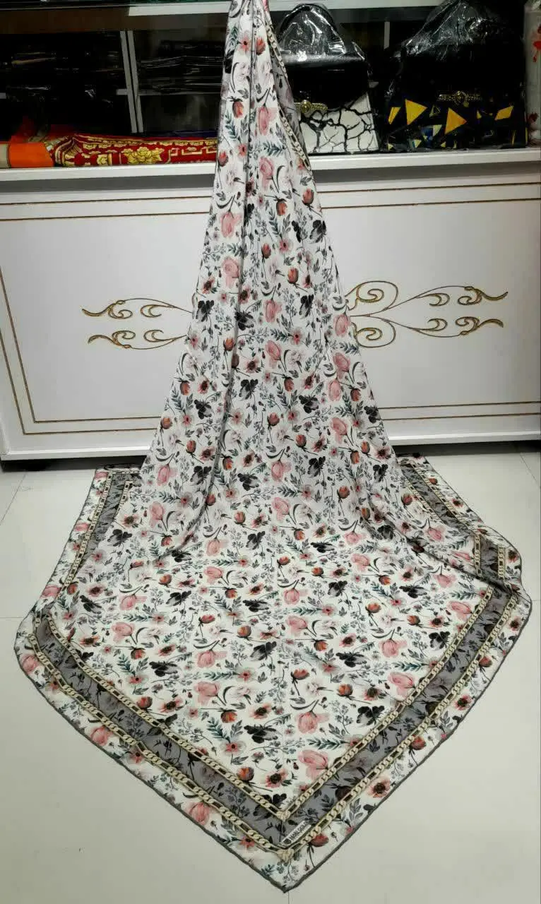 🌻 #عنوان: روسری دستدوز
