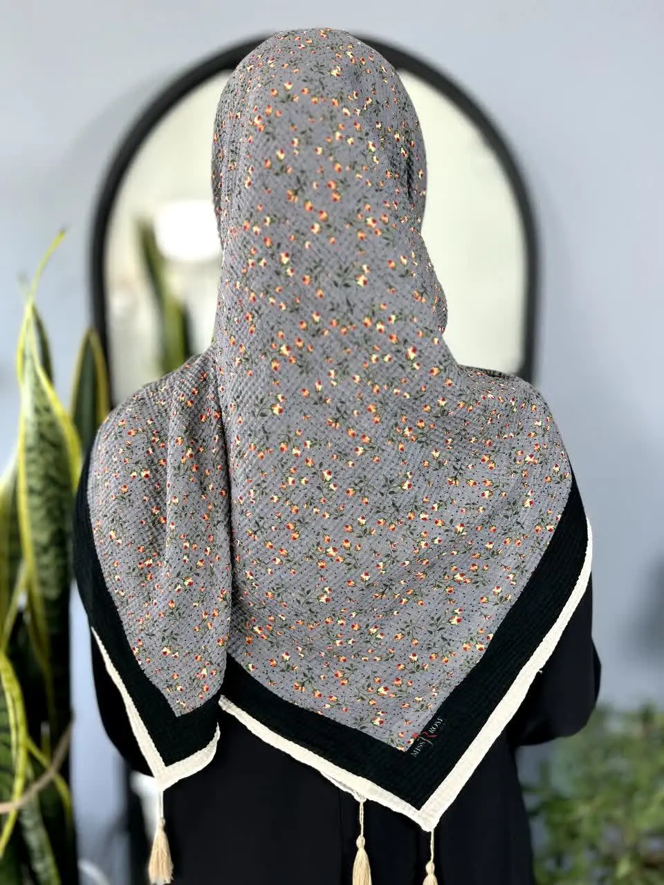 زمینه طوسی و گلهای رنگی خواب برای بانوانی که دوست دارن رنگ گلها ملیح باشه👌
