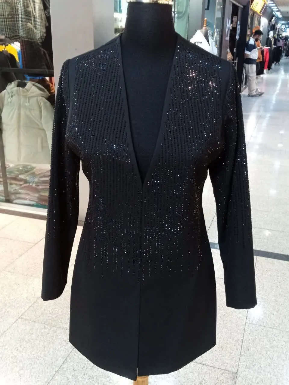 #کت موزیکال نگین مشکی با جنس کرپ مازراتی درجه ۱😍

