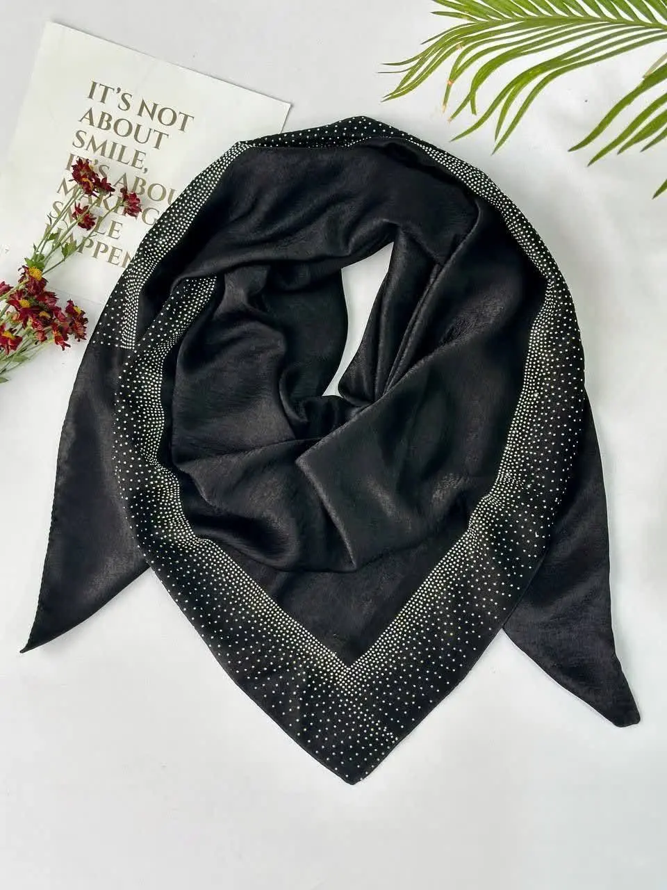 هرروز بیش از ۲۰ مدل شال و روسری زیبا و روز با قیمت تضمینی داخل کانال دوم ما بارگذاری میشه. 
