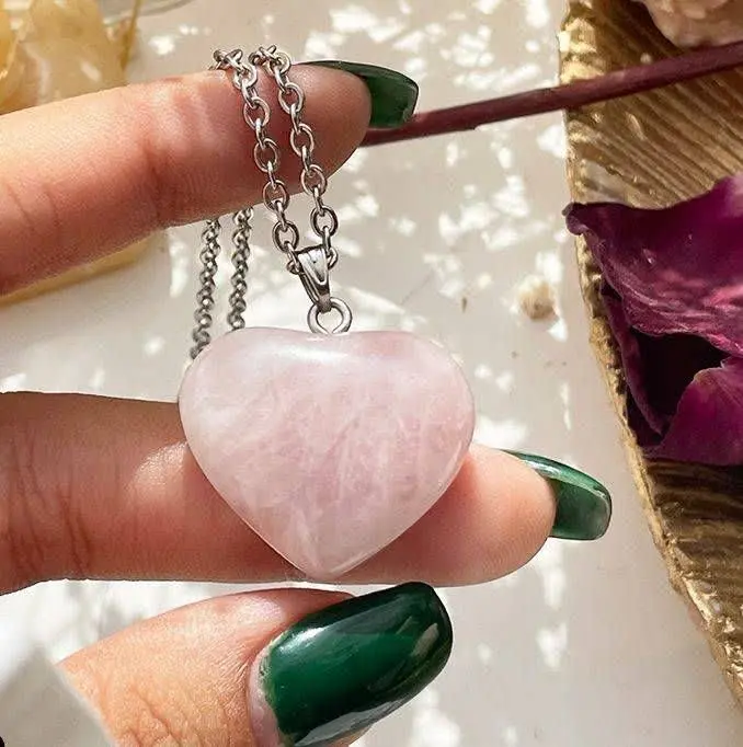 و شما می‌تونید این سنگ رو به عنوان دستبند و گردنبند سفارش بدید 😊
