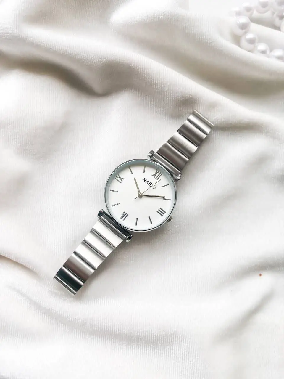 👚نام: ساعت دخترانه یا زنانه نقره‌ای بند استیل 
