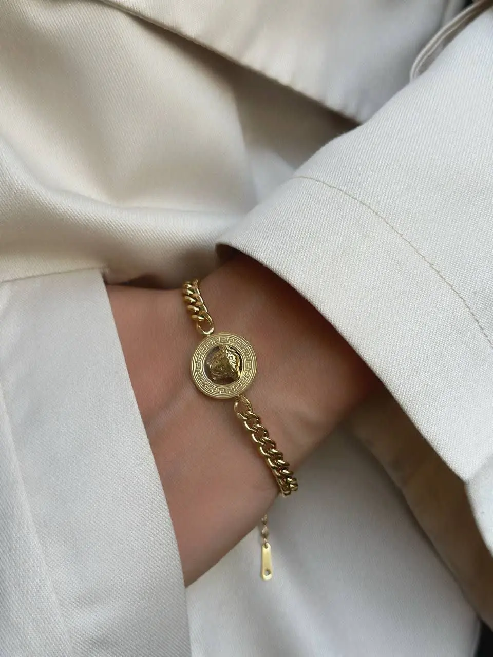 دستبند ورساچ
