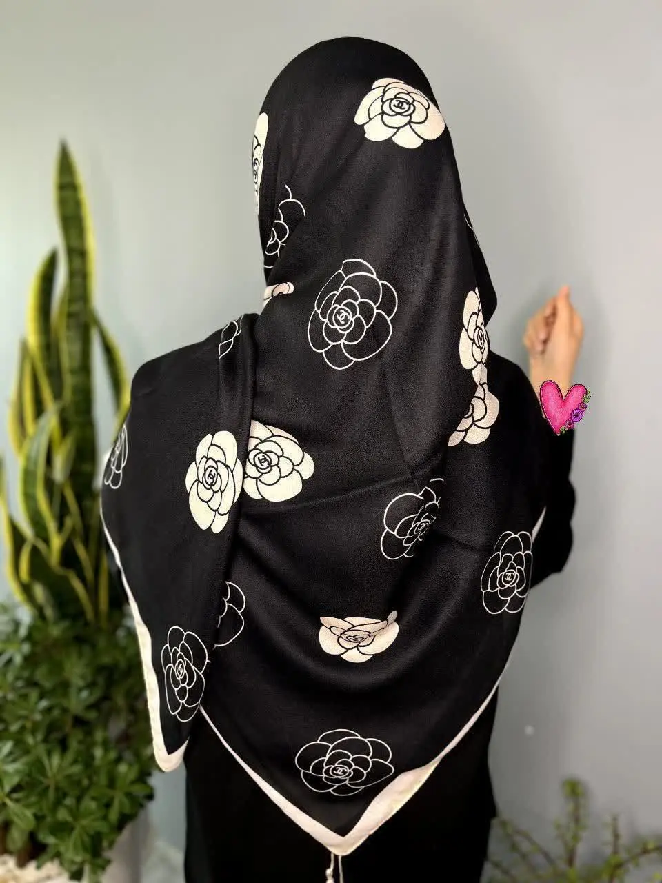 روسری زمینه مشکی مناسب ماه محرم 

