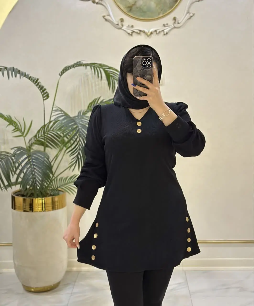 👗مگه میشه این تونیک دلبر و ببینی و عاشقش نشی 🥰 بسیار شیک و جذاااب جنس کاملا مرغوب جنس عالی کیفیت بالا با تنخور فوق العاده زیبا و شیک😍👌 پارچه کشسانی دارد ✅ کمربند ندارد❌
