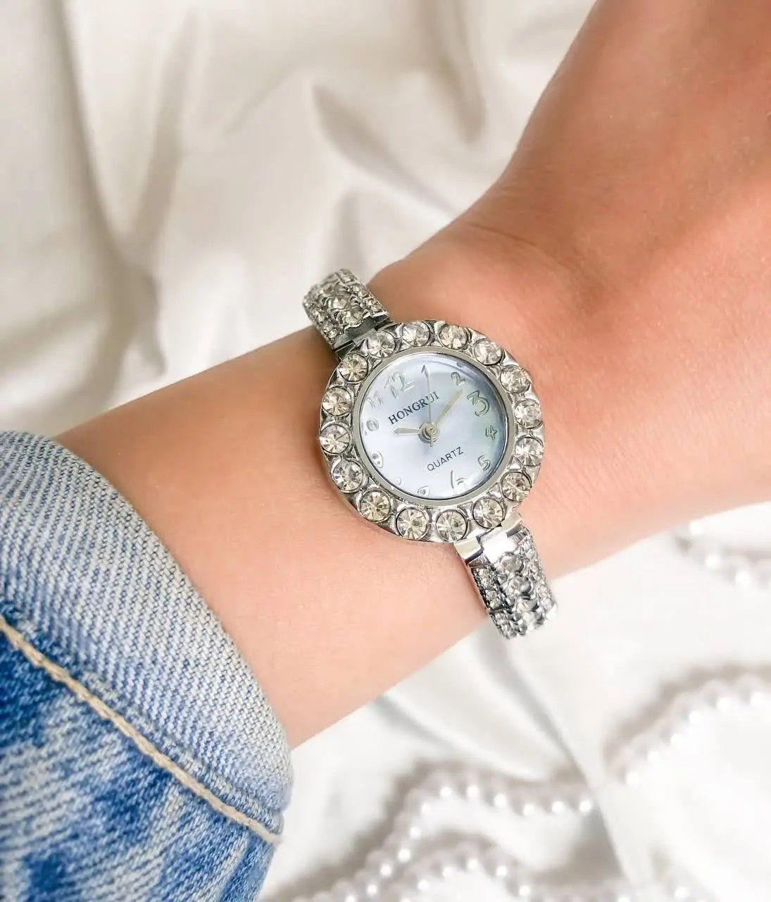 👚نام: ساعت دخترانه یا زنانه فول نگین نقره‌ای بند استیل 
