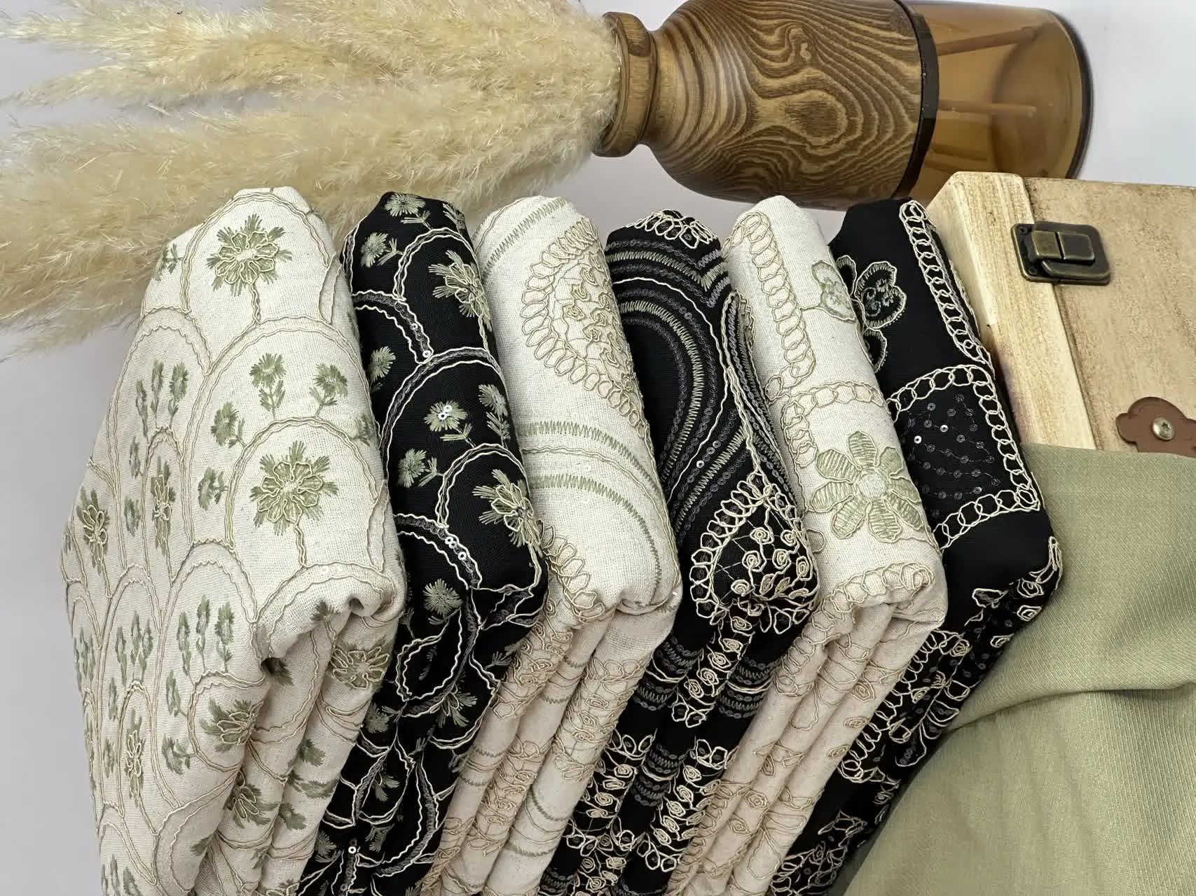 بریم برا رونمایی از پارت دوم از مدل لینن کسمه دوزی خوشگلمون که طرحای جدید عکاسی شده😎😎😎😎😎
