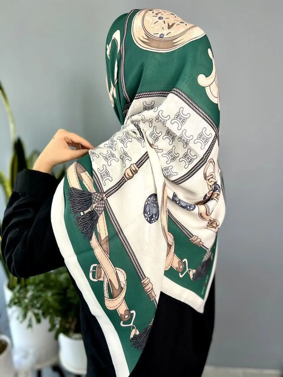 مطمئنم شما هم مثل من عاشق طرحای روسری این کانال میشید🥰
