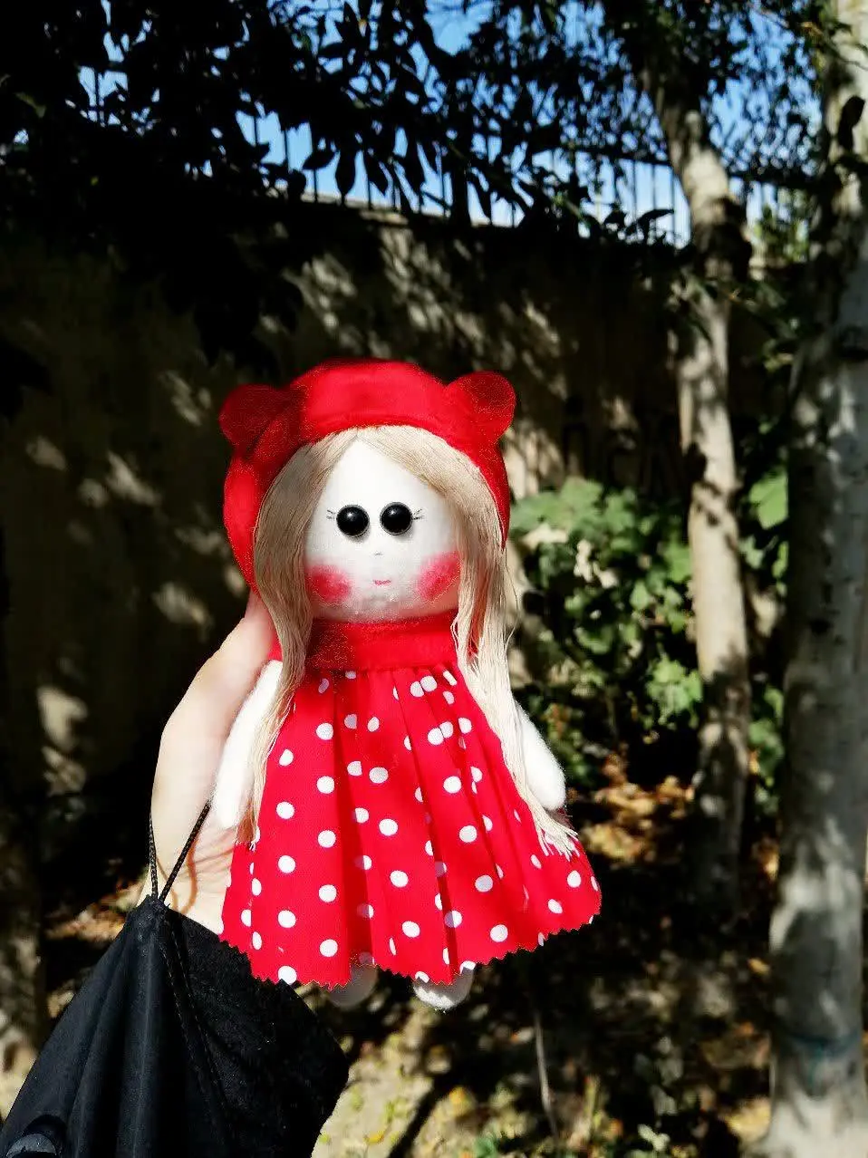 امروز داشتم میرفتم بیرون گفتم تو فضای باز عکاسی کنم
