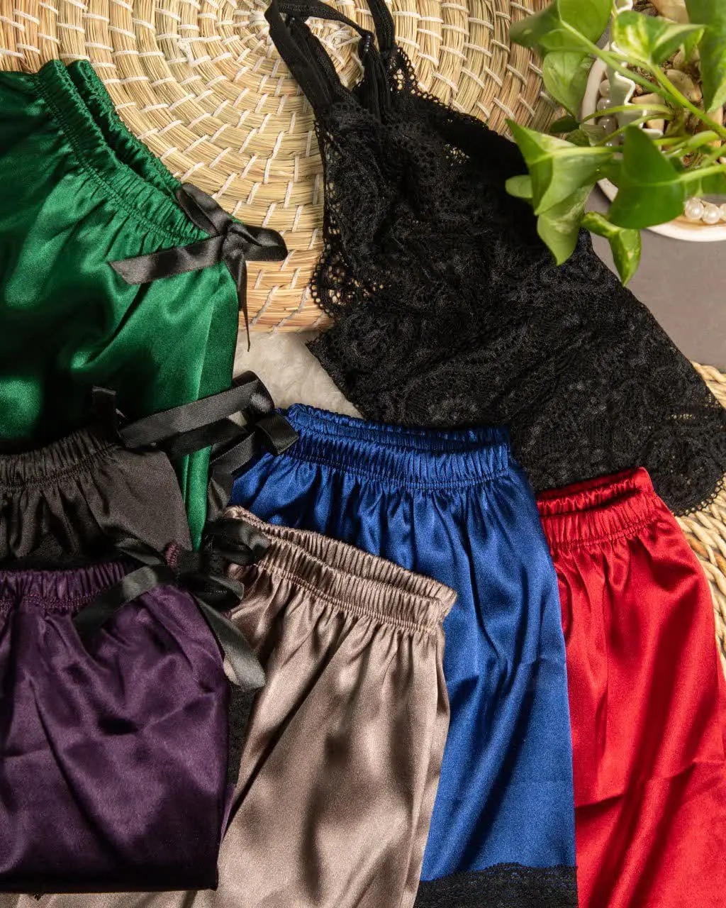 ست ویکتوریا سکرت (نیم تنه و شورتک) کد ۰۳۲
