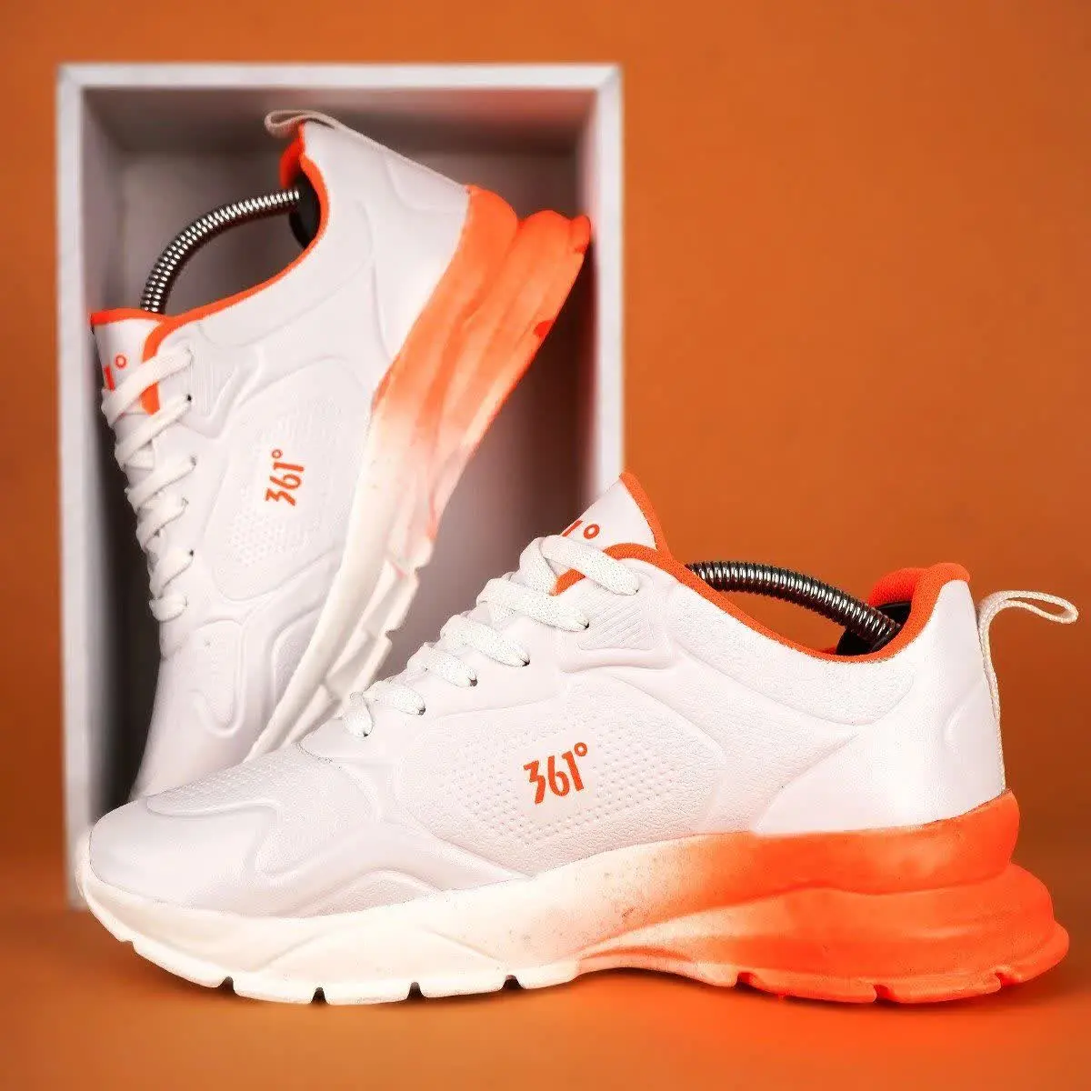 🏆کفش ورزشی مردانه سفید نارنجی مدل ۳۶۱
